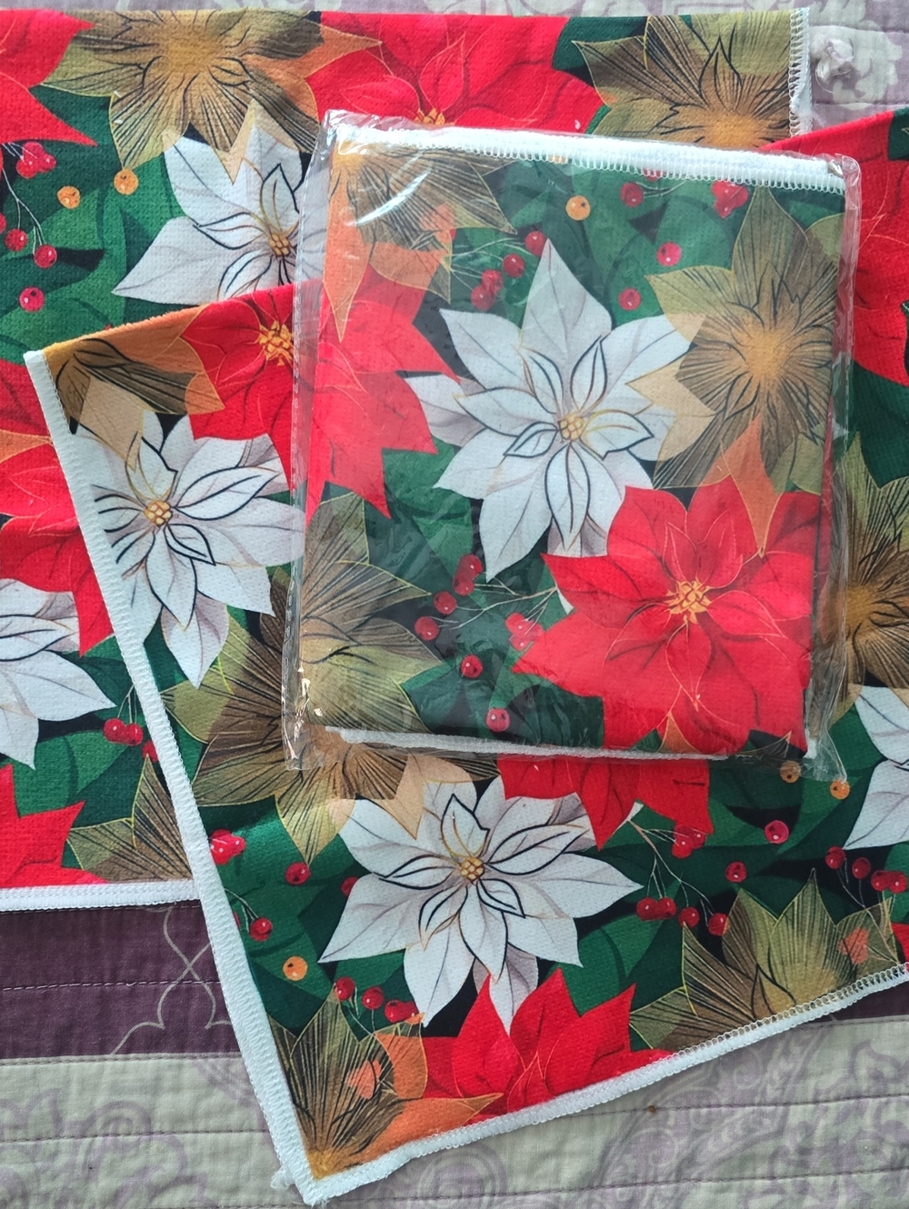 4 Festive Poinsettia Kitchen Towels 24x 15in New